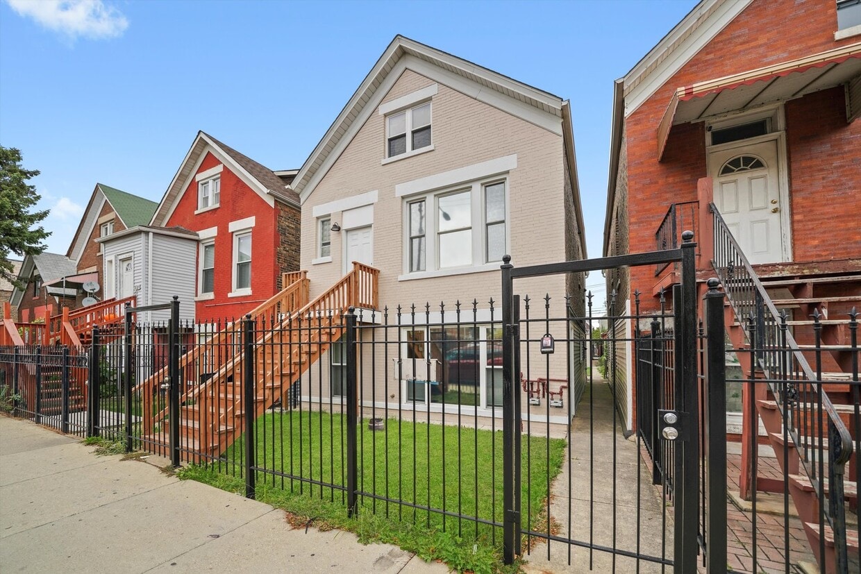 Primary Photo - 2721 S Pulaski Rd