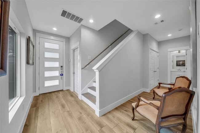 Foto del edificio - 814 Thornton Rd