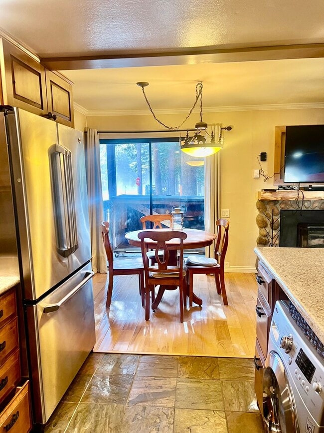 Building Photo - For Rent: Updated 1 Bed, 1 Bath Unit in Sunshine Village, Mammoth Lakes, CA