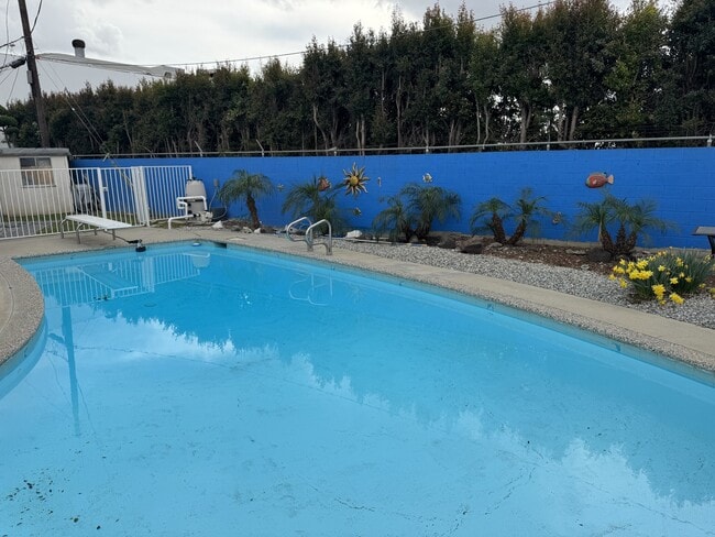 Foto del edificio - 502 E Newfield St