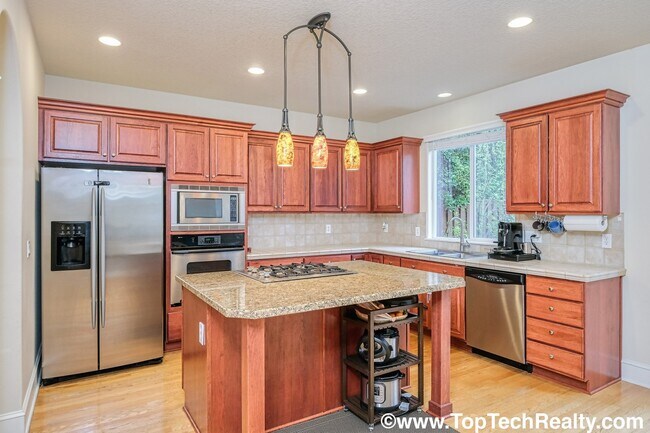 Foto del edificio - Beautiful 4 Bedroom | 2.5 Bathroom | 2,540 Sqft. Home | Central A/C | Solar Panels | Located in B...
