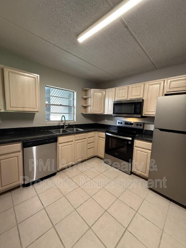 Foto del edificio - 2812 Somerset Park Dr