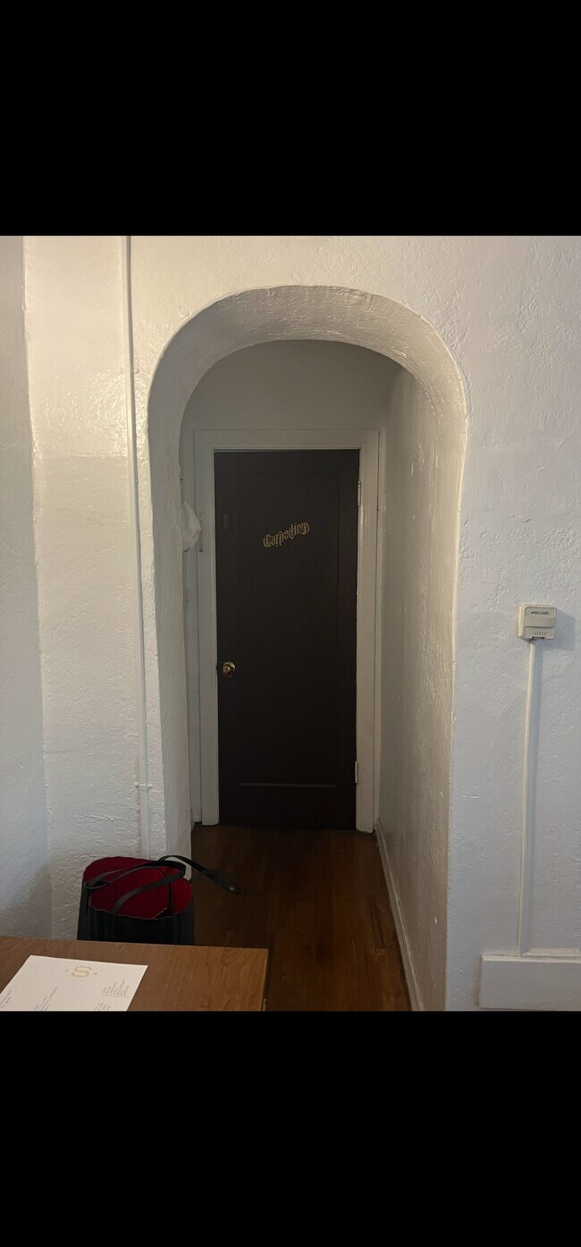 Foto del edificio - 907 Sanborn Ave