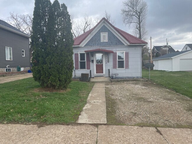Building Photo - 2 Bedroom 1 Bathroom Home