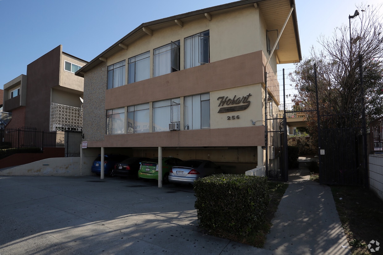 Foto principal - 256 S Hobart Blvd