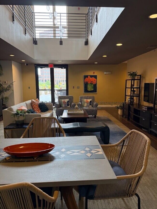 Foto del edificio - 4521 Wornall Rd