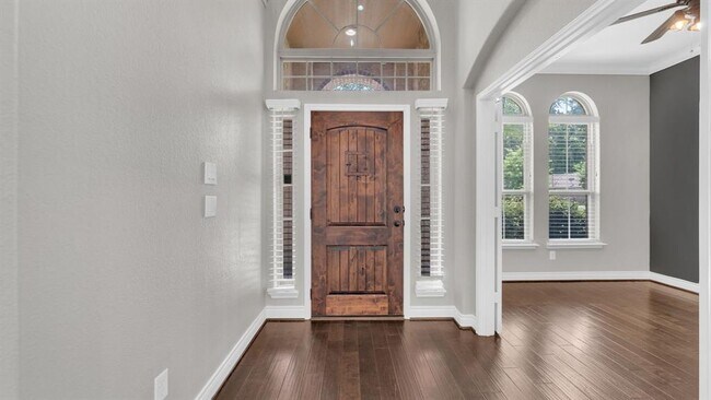 Foto del edificio - 651 Spring Forest Dr