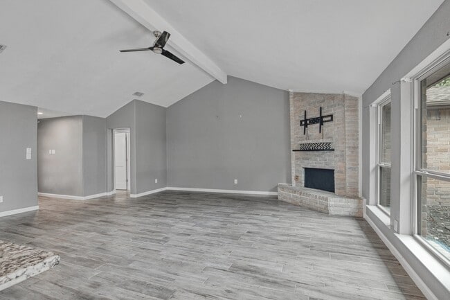 Foto del edificio - 638 Fair Oak Dr