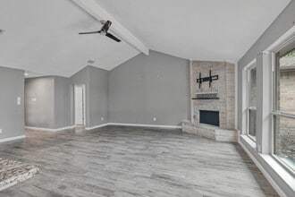 Building Photo - 638 Fair Oak Dr