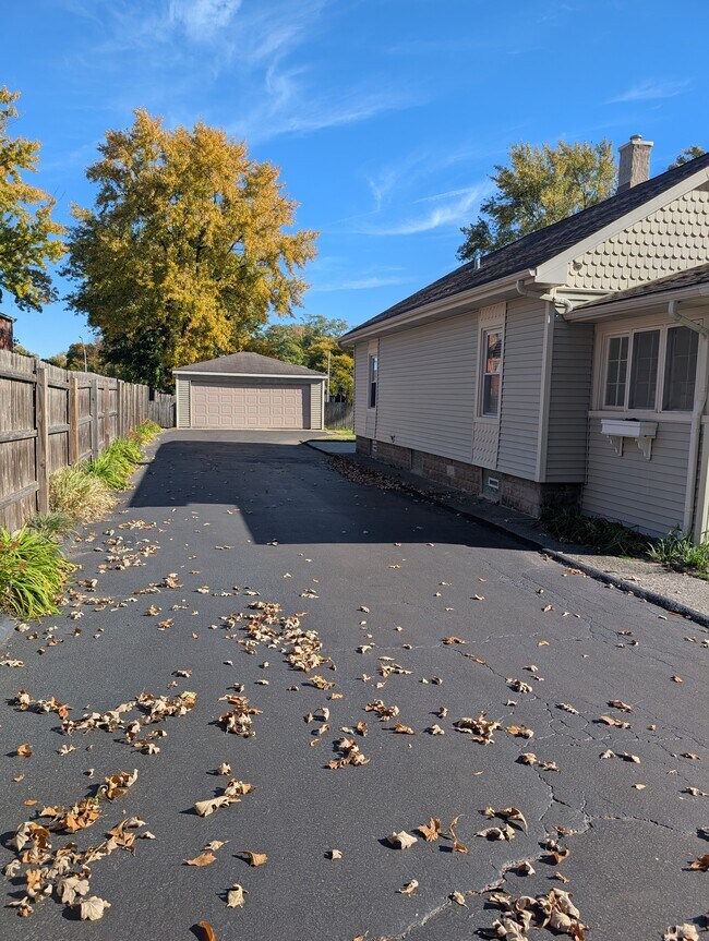 Foto del edificio - 14837 Keating Ave