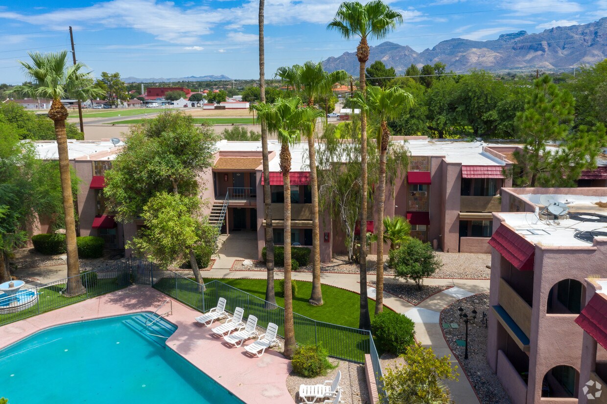 Foto principal - St. Phillips Corner Apartments