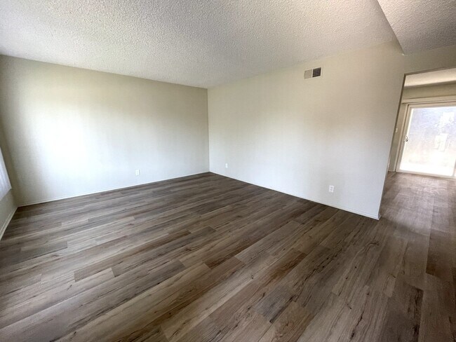 Building Photo - 1704 S Fern Ave