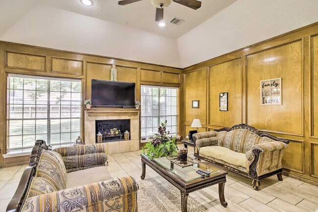 Foto del edificio - 15307 T C Jester Blvd