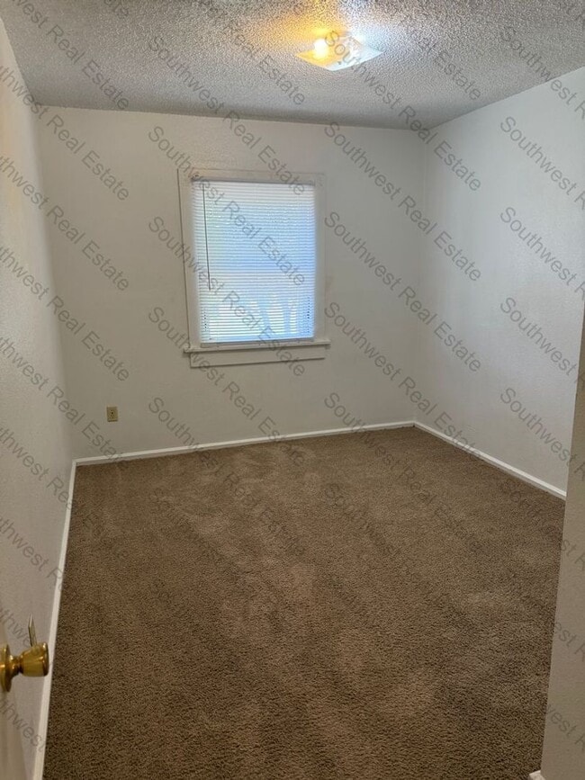 Building Photo - Charming 2 bedroom 1 bath home