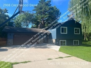 Building Photo - 2908 Crestwood Dr NE