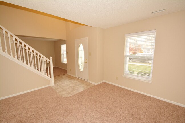 Building Photo - 4 Bedroom 2.5 bath in Fishers!