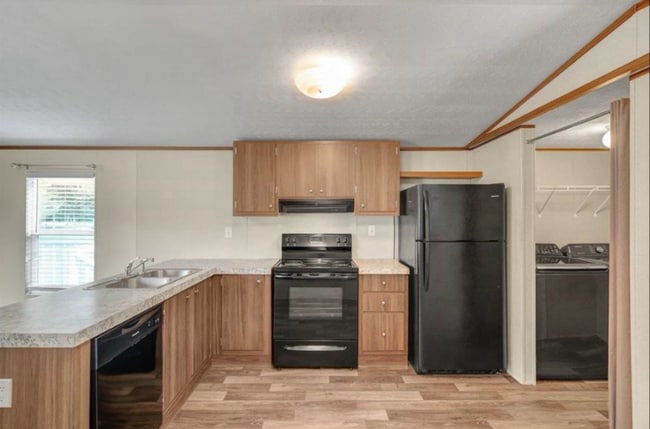 Building Photo - 2355 Indian Hill Dr