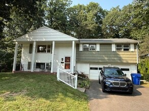 Building Photo - 40 Greenfield Dr