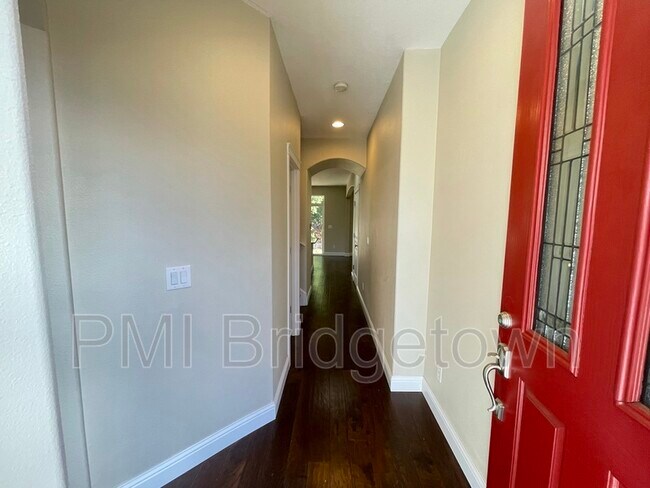 Building Photo - 266 NE 47th Pl