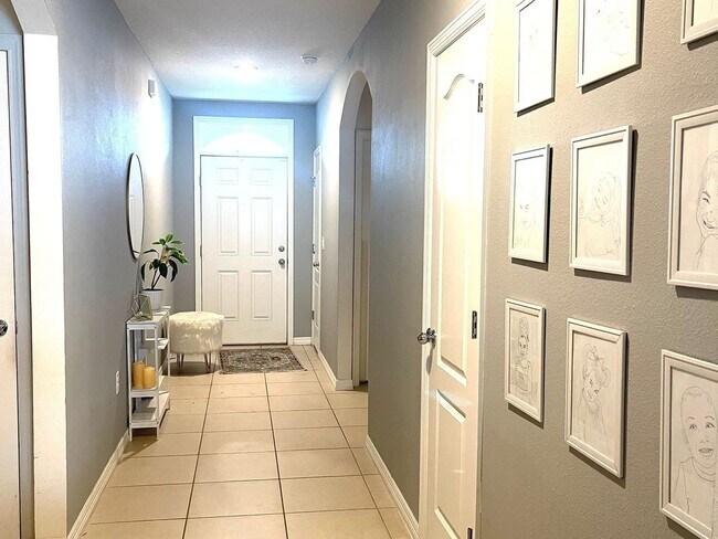 Foto del edificio - Spacious 4BR/2BA Home with Fenced Yard Nea...