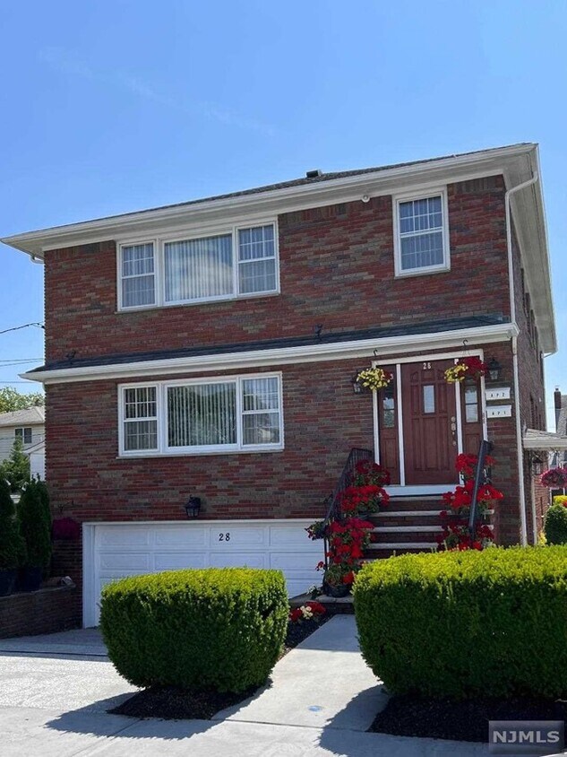 Primary Photo - 28 1st St