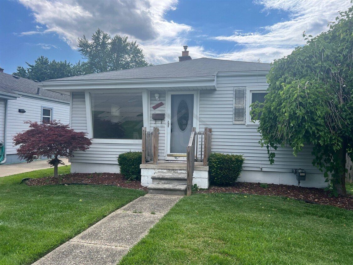 Foto principal - 24841 Hayes Ave