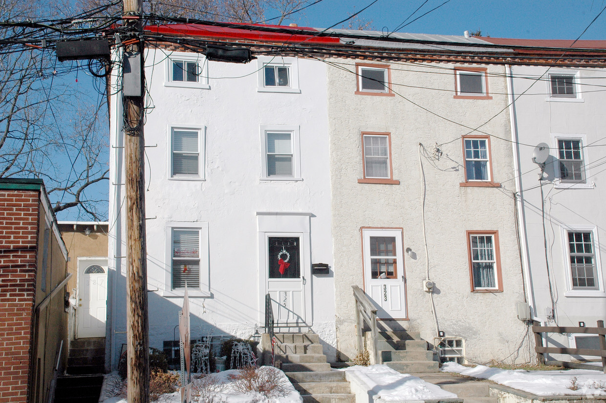 Building Photo - 325-337 W Chestnut St