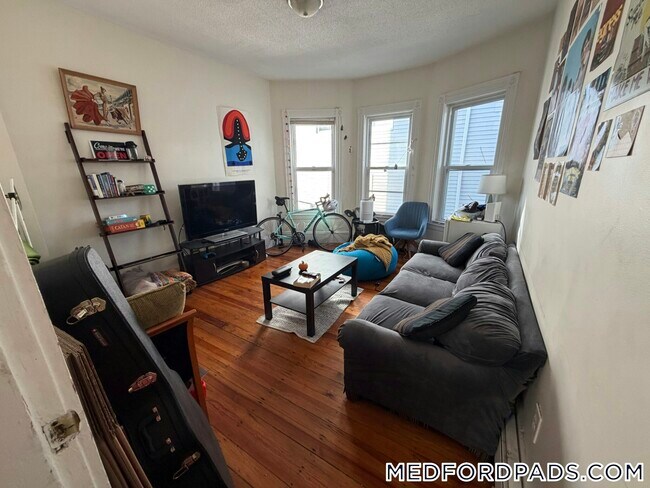 Building Photo - 68 Winchester St