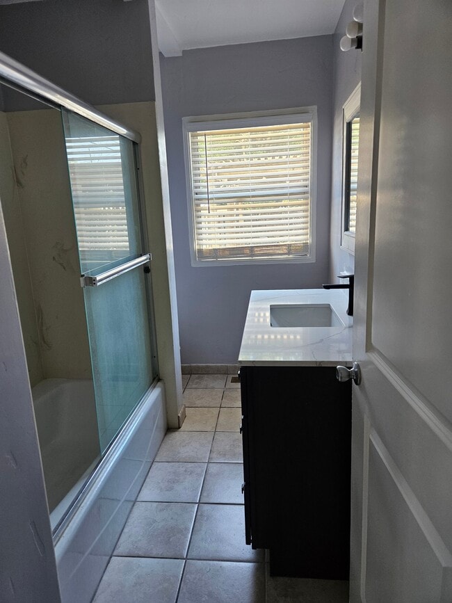 Building Photo - 1320 E Stadium Dr