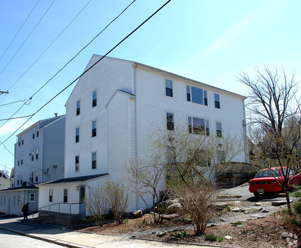 Primary Photo - 184 Sayles St
