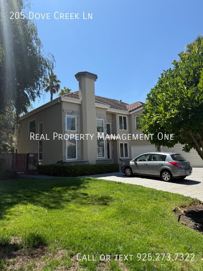 Foto del edificio - 205 Dove Creek Ln
