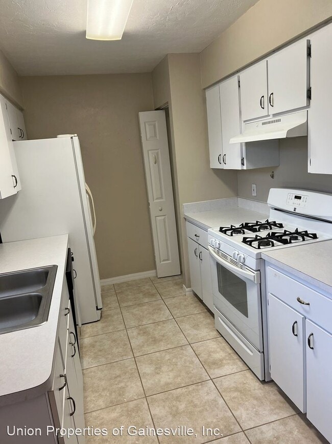 Building Photo - 3 br, 2 bath House - 2516 NW 37th Place