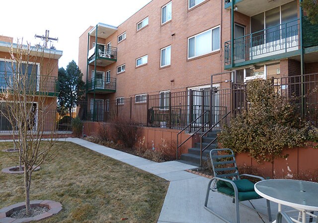 Primary Photo - 1110 S Bellaire St