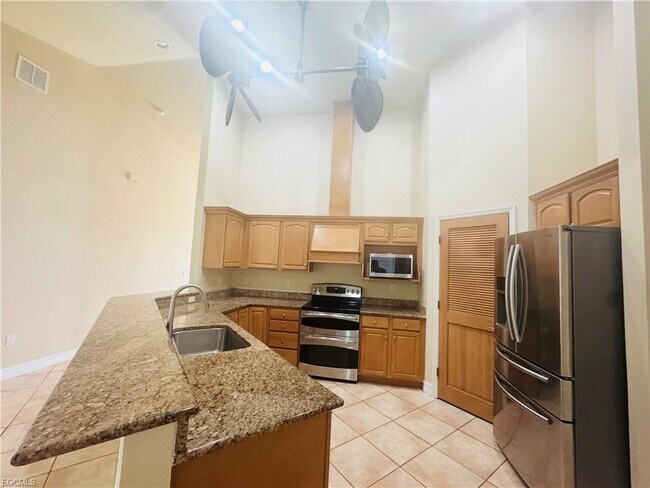 Foto del edificio - 7930 Sandelwood Cir W