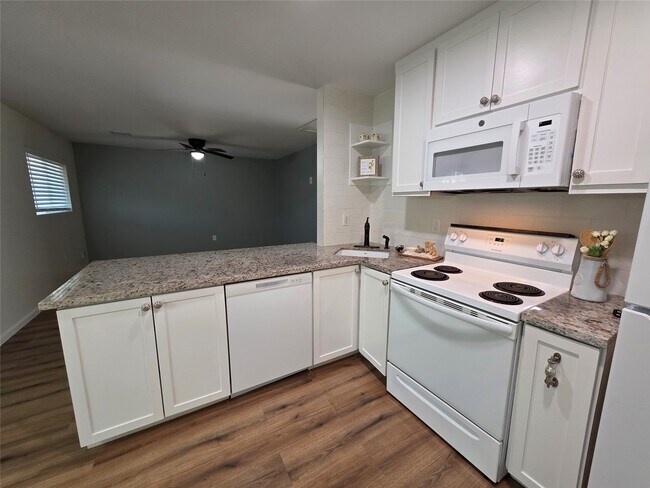 Foto del edificio - 5422 Pine Ave