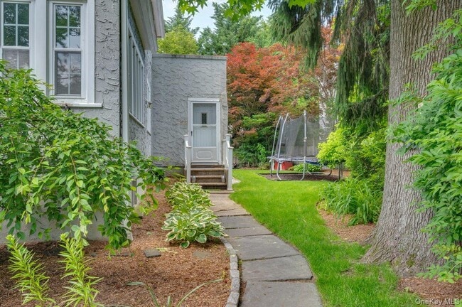 Building Photo - 1128 Clay Ave