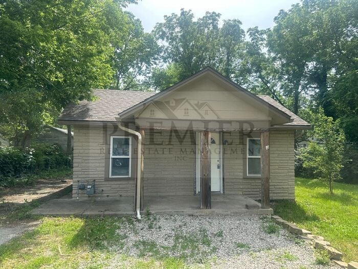 Primary Photo - 3 bd/2 ba House - Rent $1399 - 1875 S Coy ...