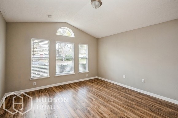 Foto del edificio - NOW AVAILABLE! - 2323 Kingscrest Cir, Apop...