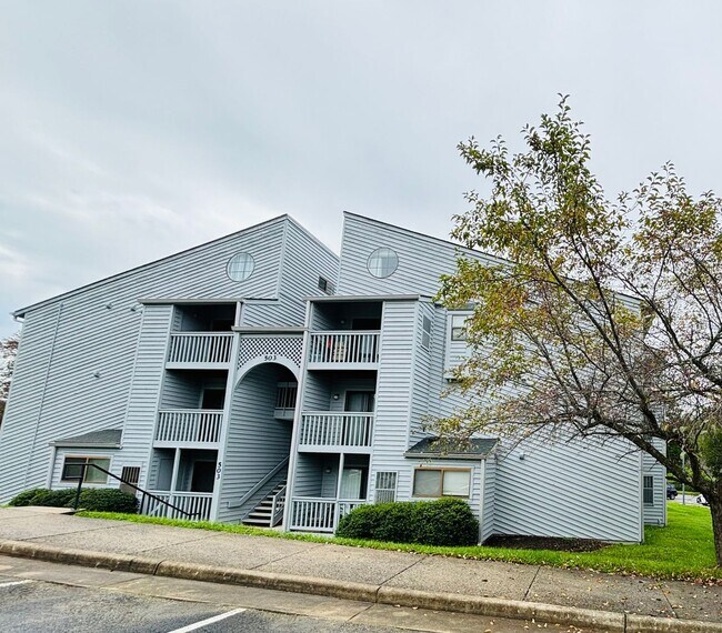 Building Photo - 2 Bedroom 2 Bath Condo with Loft