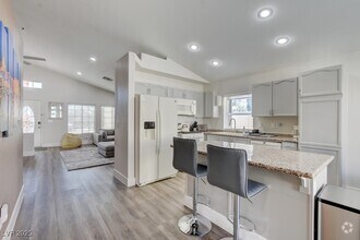 Building Photo - 9204 Sapphire Point Ave