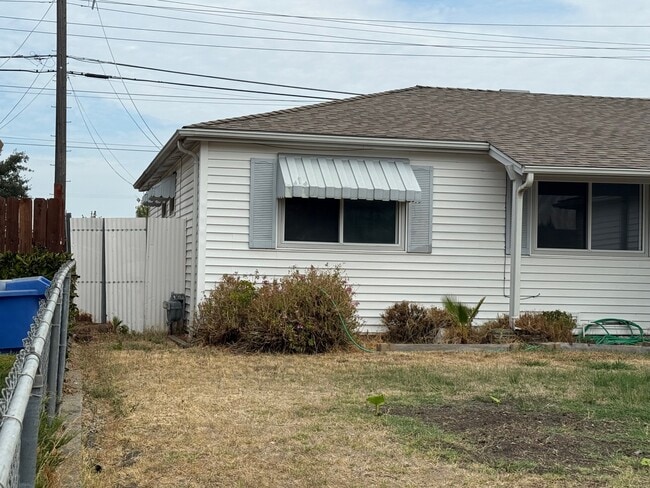 Building Photo - 1657 Ferran Ave