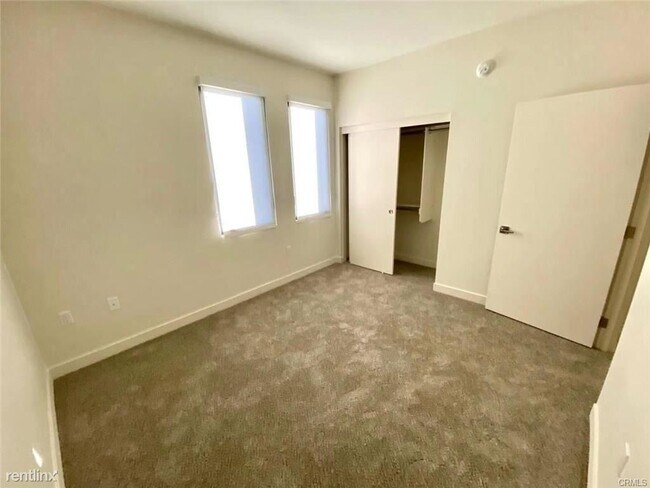 Building Photo - 505 N Santa Anita Ave
