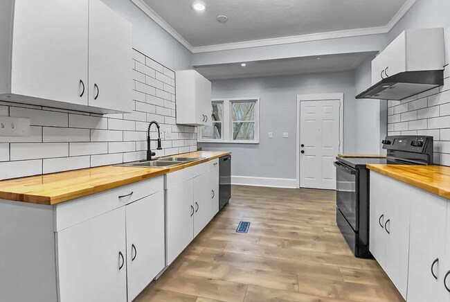 Building Photo - 2292 Bellfield Ave