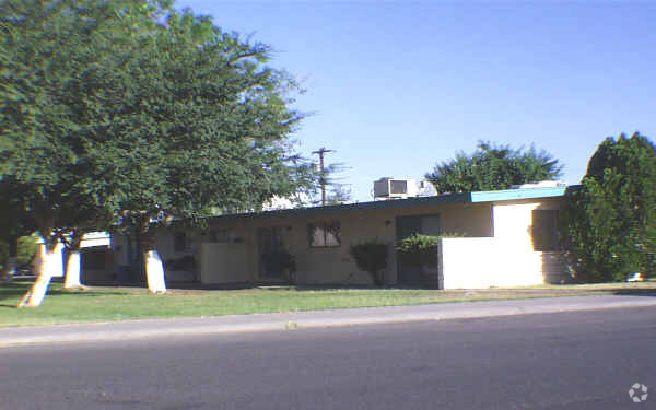 Building Photo - Glen Drive Apartments