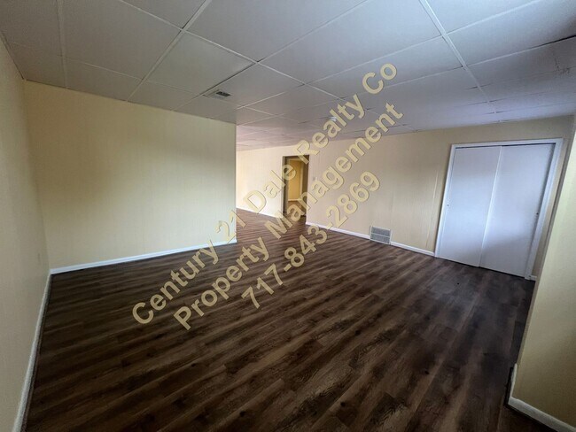 Foto del edificio - Very Spacious First Floor 2 Bedroom in Dov...