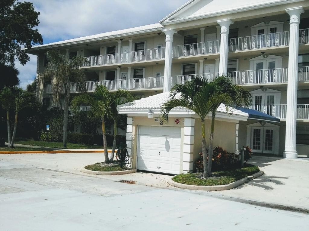 Primary Photo - 3521 Village Blvd