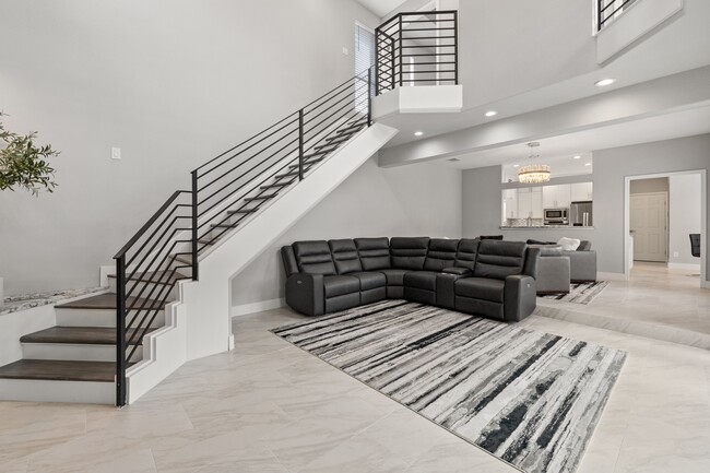 Building Photo - 581 Rupen Dr