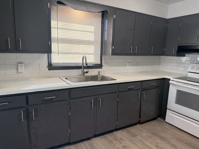 Foto del edificio - 4005 Hartman Cir