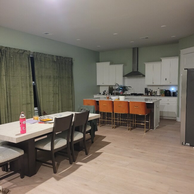 Building Photo - 201 Denham St