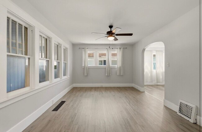 Foto del edificio - Beautifully Renovated 2 Bed, 1 Bath Home for Rent!